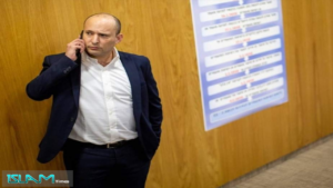 اختراق مثير.. مجموعة حنظلة الإيرانية تسرّب مواد حساسة من هاتف نفتالي بينيت